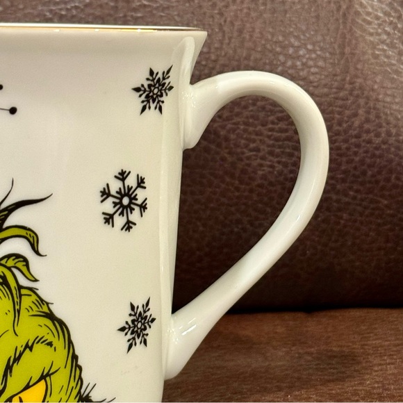 Peeking Grinch with Snowflakes Ceramic Christmas Mug - Picture 4 of 9